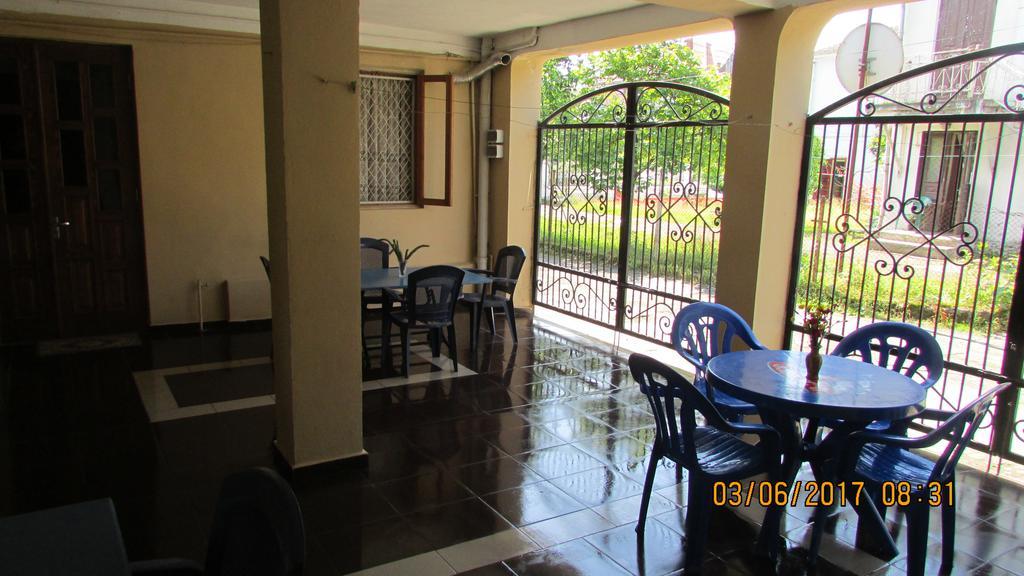 Sunny House Kobuleti Hotel Ngoại thất bức ảnh