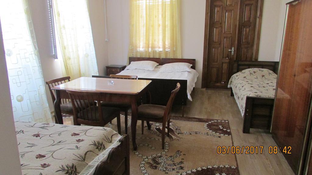 Sunny House Kobuleti Hotel Ngoại thất bức ảnh