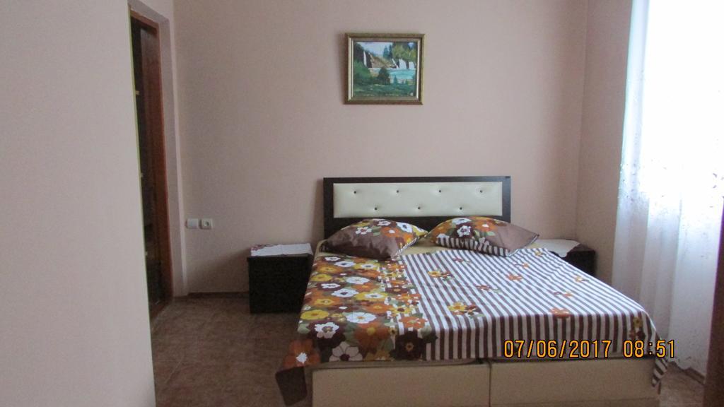 Sunny House Kobuleti Hotel Ngoại thất bức ảnh