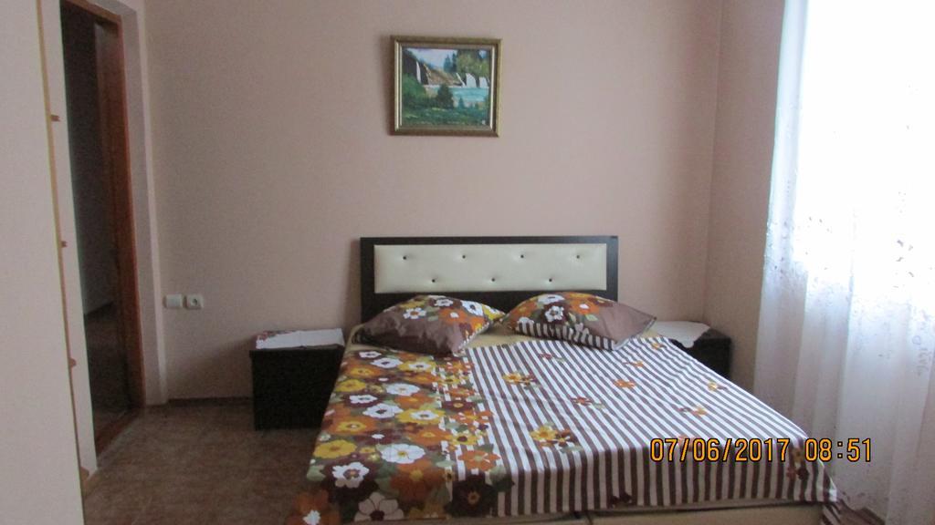 Sunny House Kobuleti Hotel Ngoại thất bức ảnh