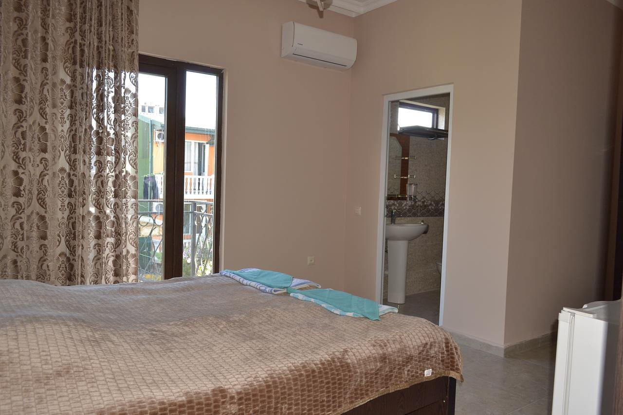 Sunny House Kobuleti Hotel Ngoại thất bức ảnh