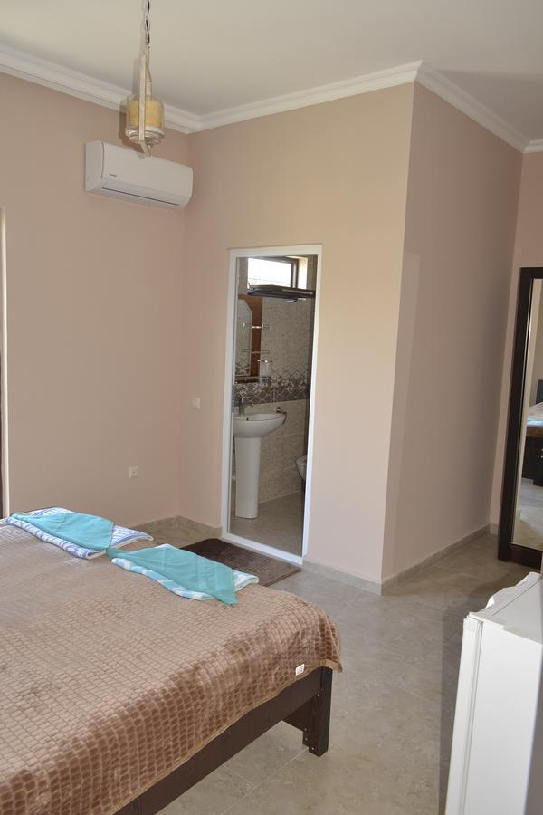 Sunny House Kobuleti Hotel Ngoại thất bức ảnh