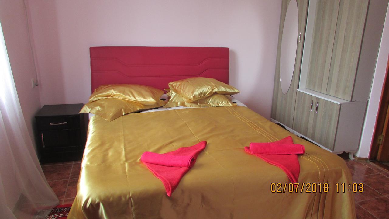 Sunny House Kobuleti Hotel Ngoại thất bức ảnh