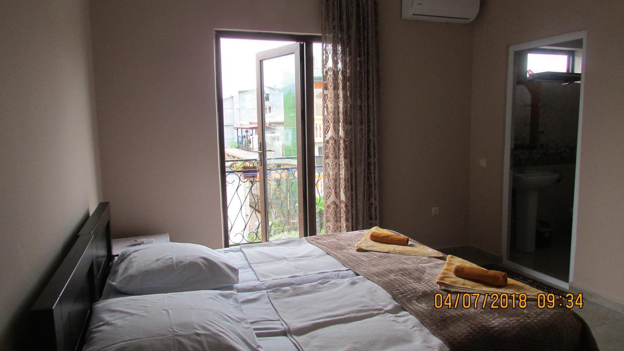 Sunny House Kobuleti Hotel Ngoại thất bức ảnh