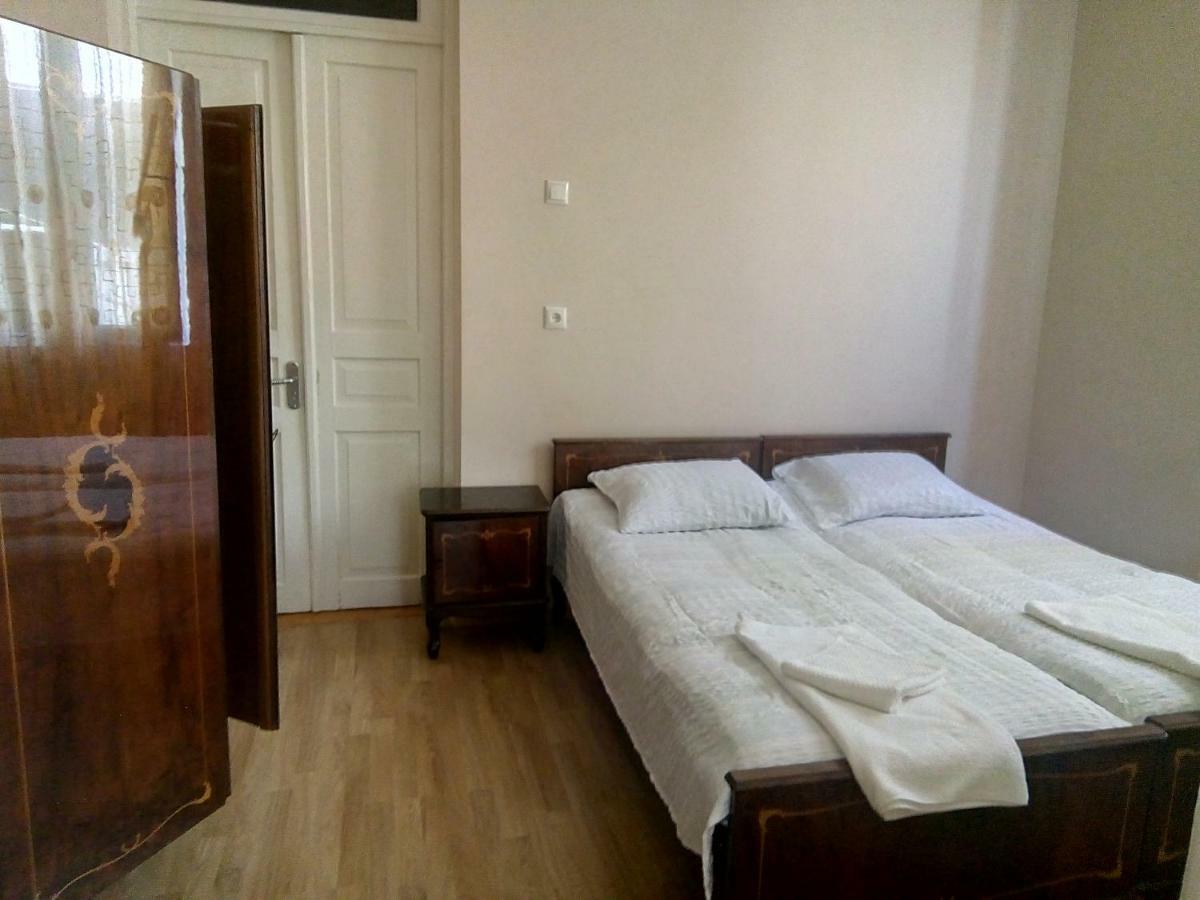 Sunny House Kobuleti Hotel Ngoại thất bức ảnh
